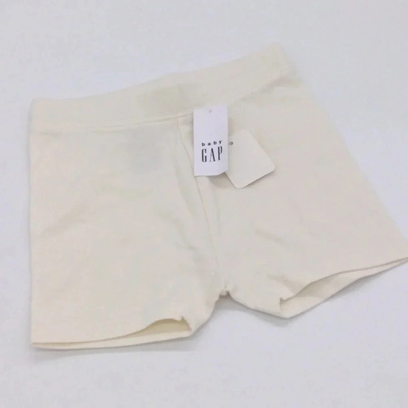 NWT Girls Baby Gap Cream Shorts size 2 Years - Picture 1 of 4